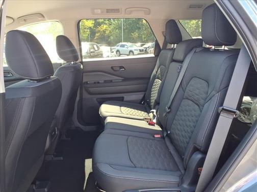 2025 Nissan Pathfinder S FWD