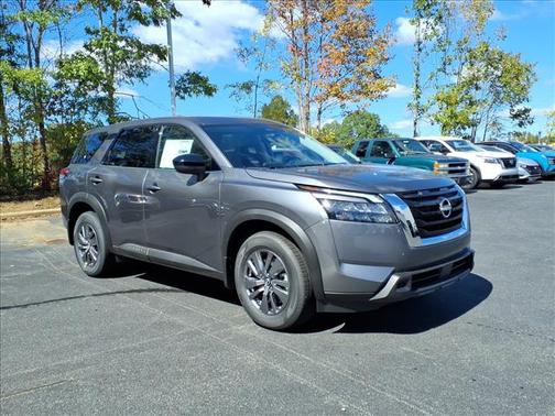 2025 Nissan Pathfinder S FWD