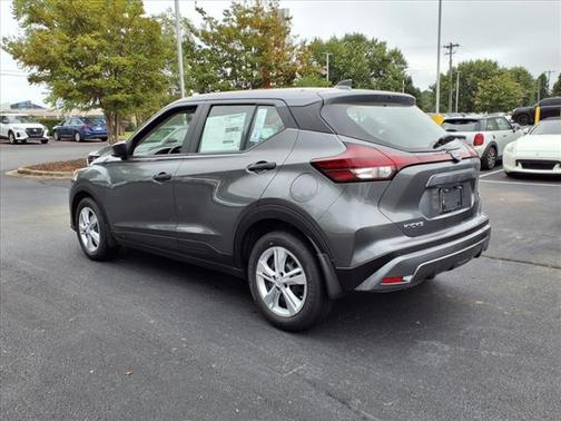2025 Nissan Kicks S