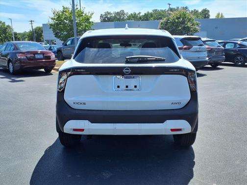 2025 Nissan Kicks SV