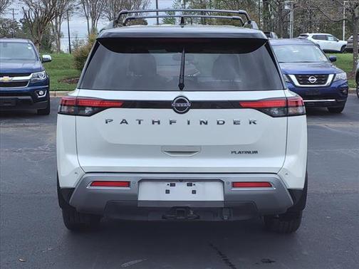 2022 Nissan Pathfinder Platinum 2WD