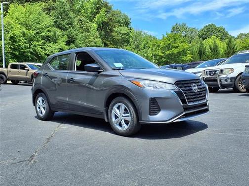 2025 Nissan Kicks S