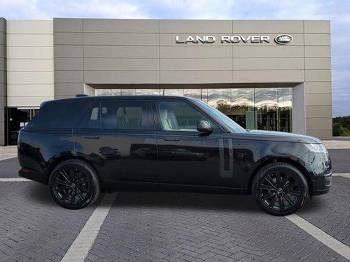 2025 Land Rover Range Rover P400 SE 7 Seat