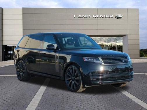 2026 Land Rover Range Rover P615 SV