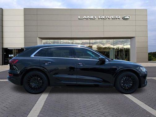 2022 Audi e-tron Premium