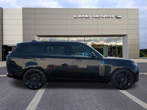 2025 Land Rover Range Rover P615 SV