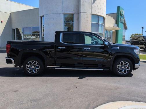 Onyx Black 2023 GMC Sierra 1500 SLT