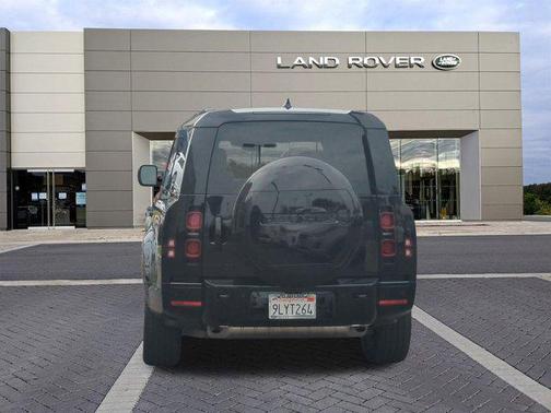 2024 Land Rover Defender 130 P400 X-Dynamic SE