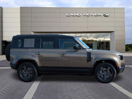 2025 Land Rover Defender 110 P400 X-Dynamic SE