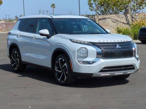 2022 Mitsubishi Outlander Black Edition 2WD