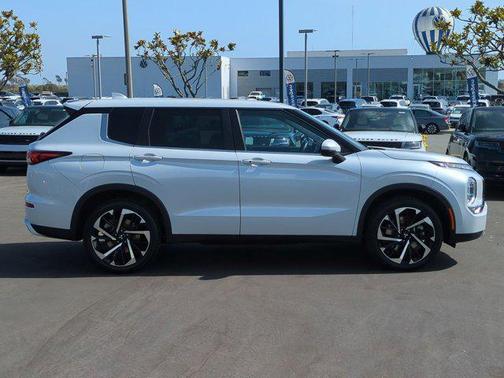 2022 Mitsubishi Outlander Black Edition 2WD