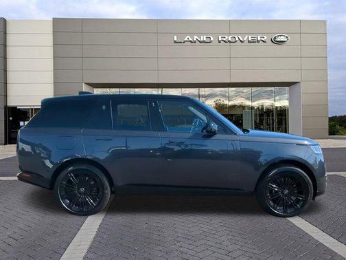 2025 Land Rover Range Rover P530 SE