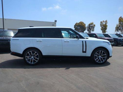 2025 Land Rover Range Rover P400 SE 7 Seat
