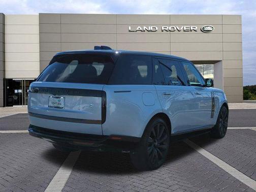 2025 Land Rover Range Rover P615 SV