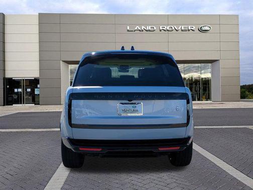 2025 Land Rover Range Rover P615 SV
