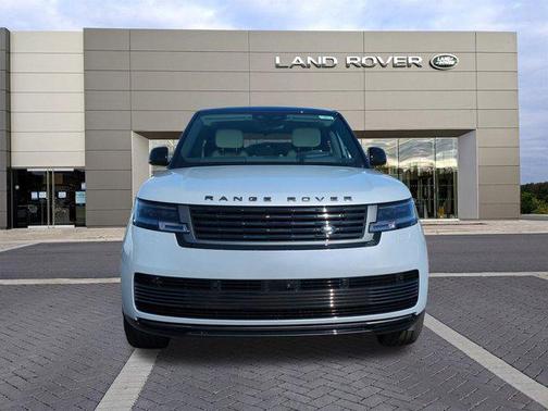 2025 Land Rover Range Rover P615 SV