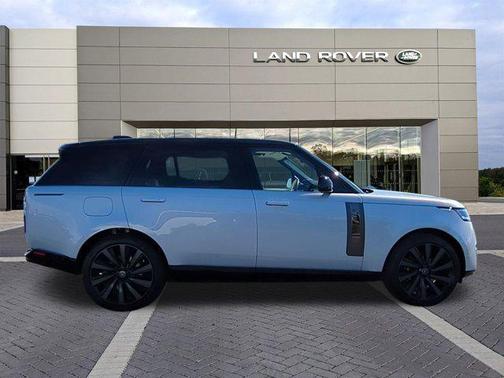 2025 Land Rover Range Rover P615 SV