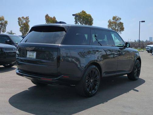2025 Land Rover Range Rover P400 SE 7 Seat