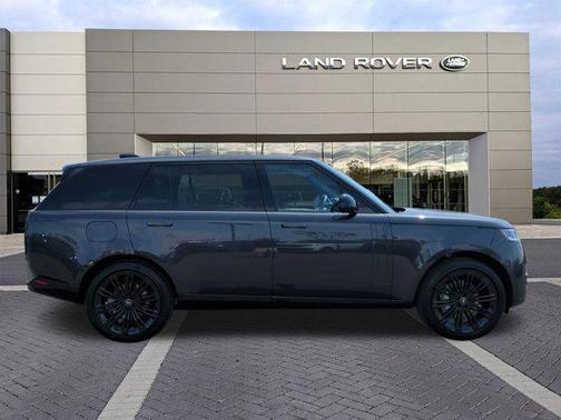 2025 Land Rover Range Rover P400 SE 7 Seat