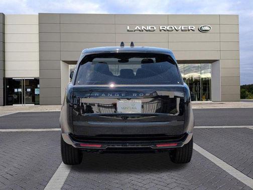 Santorini Black Metallic 2026 Land Rover Range Rover P530 SE