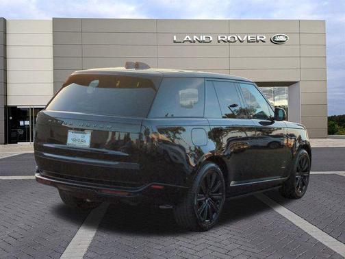 2026 Land Rover Range Rover P550e SE