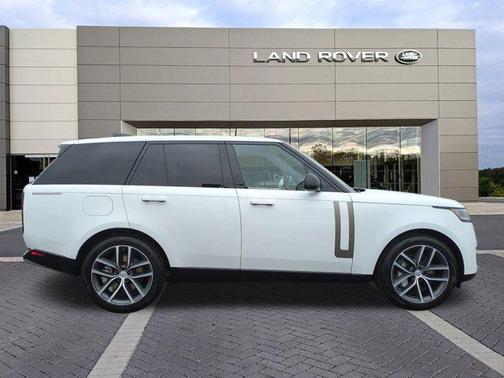 2025 Land Rover Range Rover P530 SE