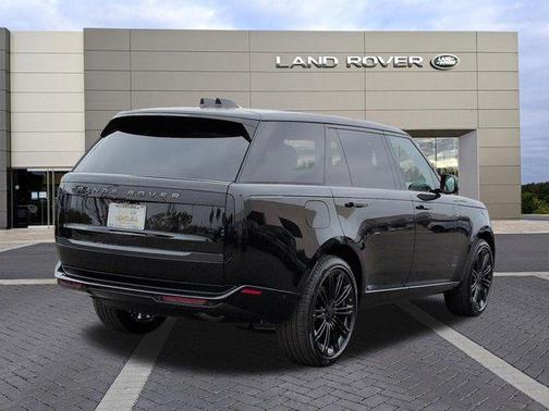 Santorini Black Metallic 2026 Land Rover Range Rover P400 SE 7 Seat