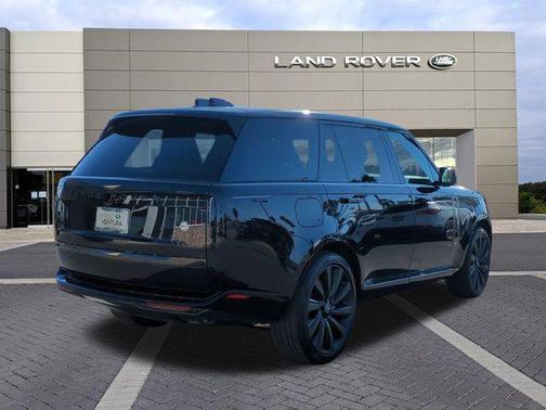 2025 Land Rover Range Rover P615 SV