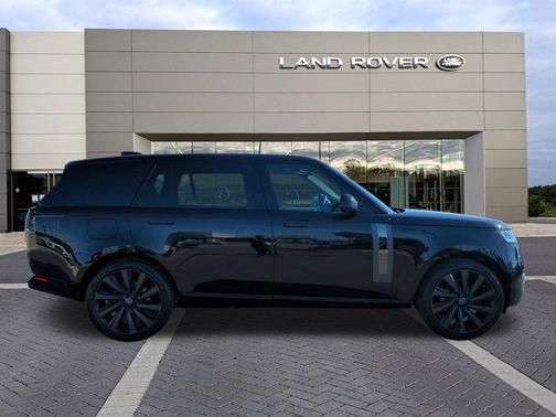 2025 Land Rover Range Rover P615 SV
