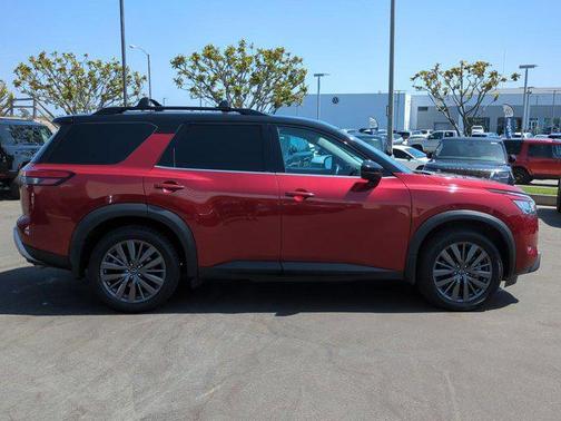 2022 Nissan Pathfinder SL 2WD