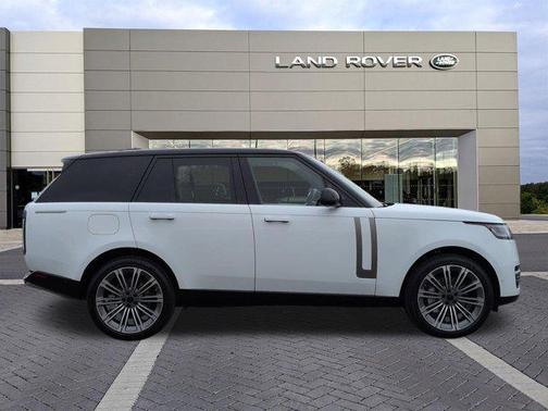 Fuji White 2026 Land Rover Range Rover P530 SE