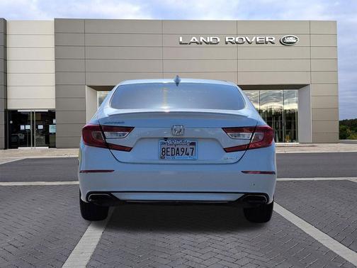 Platinum White Pearl 2018 Honda Accord Sport