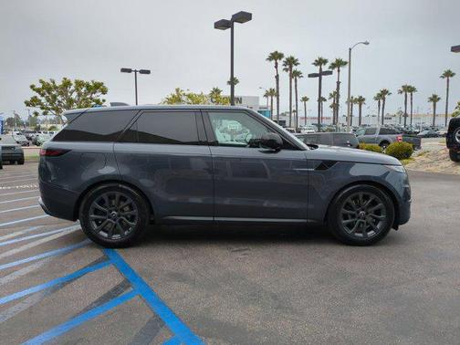 2025 Land Rover Range Rover Sport SE