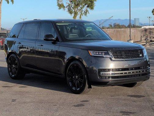 2025 Land Rover Range Rover P400 SE 7 Seat