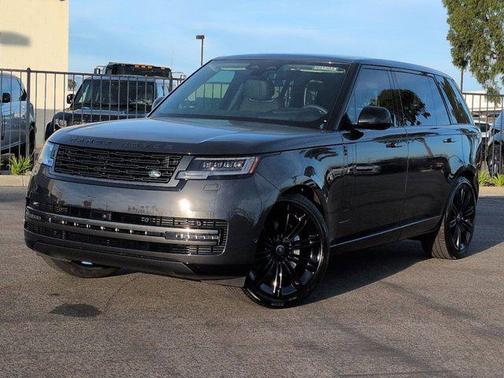 2025 Land Rover Range Rover P400 SE 7 Seat