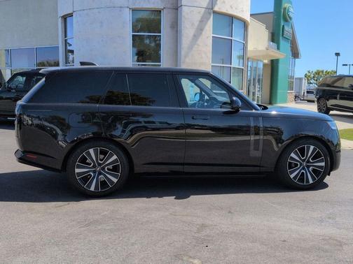 Santorini Black Metallic 2023 Land Rover Range Rover P530 SE