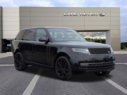 Santorini Black Metallic 2026 Land Rover Range Rover P550e SE