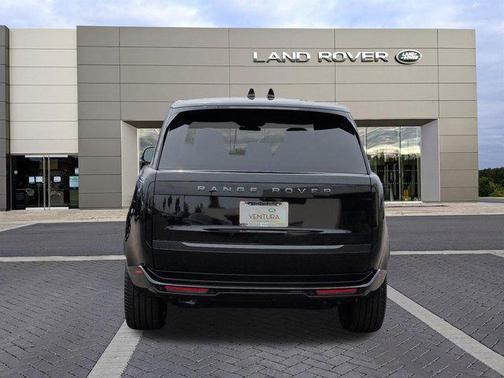 Santorini Black Metallic 2026 Land Rover Range Rover P550e SE