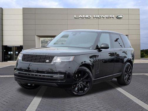 Santorini Black Metallic 2026 Land Rover Range Rover P550e SE