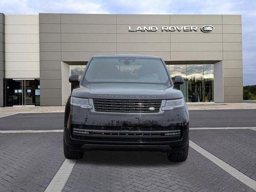 Santorini Black Metallic 2026 Land Rover Range Rover P550e SE