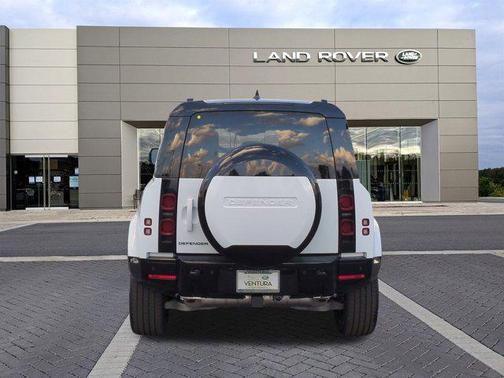 2025 Land Rover Defender 110 P400 X-Dynamic SE