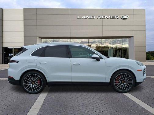 2024 Porsche Cayenne E-Hybrid S