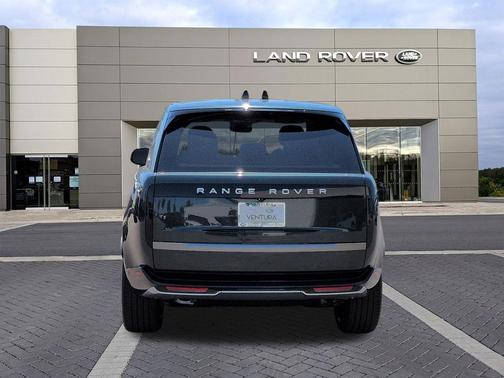Belgravia Green Metallic 2026 Land Rover Range Rover P400 SE