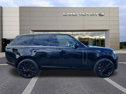 Santorini Black Metallic 2026 Land Rover Range Rover P550e SE