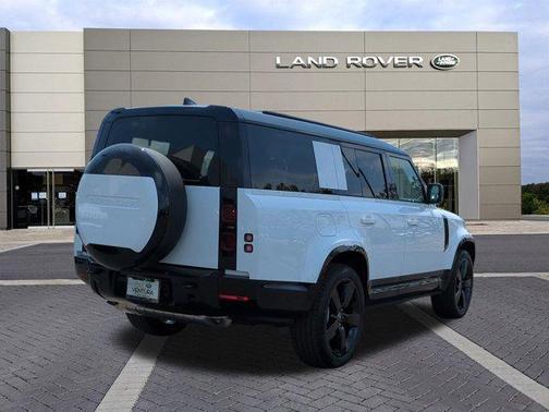 2025 Land Rover Defender 130 P400 X-Dynamic SE