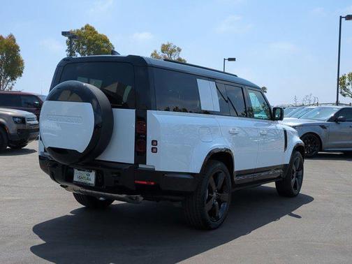 2025 Land Rover Defender 130 P400 X-Dynamic SE