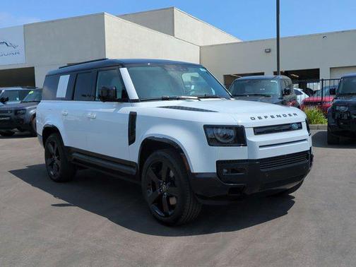 2025 Land Rover Defender 130 P400 X-Dynamic SE