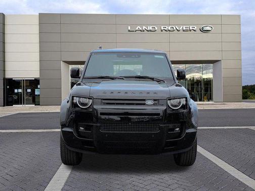 SANTORINI BLACK 2026 Land Rover Defender P400 X-Dynamic SE
