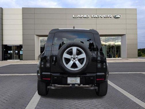 SANTORINI BLACK 2026 Land Rover Defender P400 X-Dynamic SE
