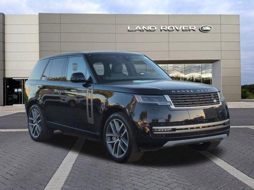 2026 Land Rover Range Rover P550e SE